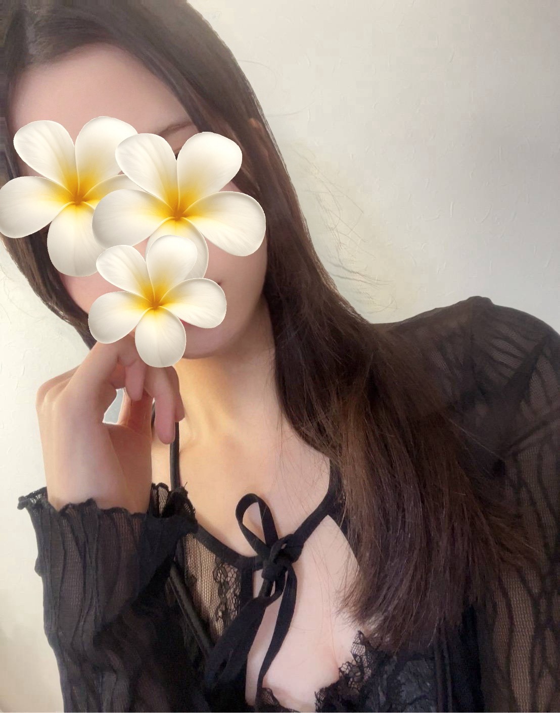 ミステリアスなスレンダー美女